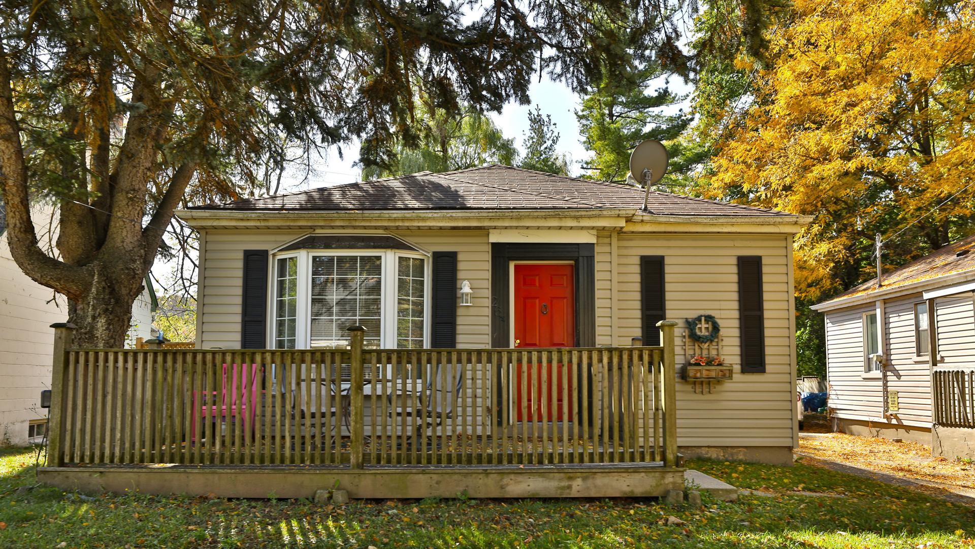 LUXURY Student House Rental Near McMaster, 263 Haddon Avenue S