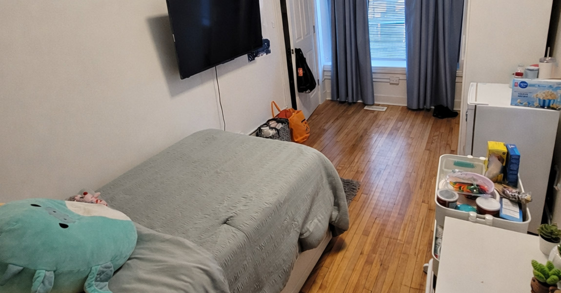 Beautiful 3rd Upstairs Student Bedroom has 2 Large Windows